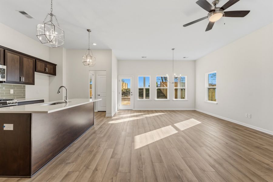 Spacious, unfurnished interior of a new home in Landmark Commons, Boiling Springs (Image 13).