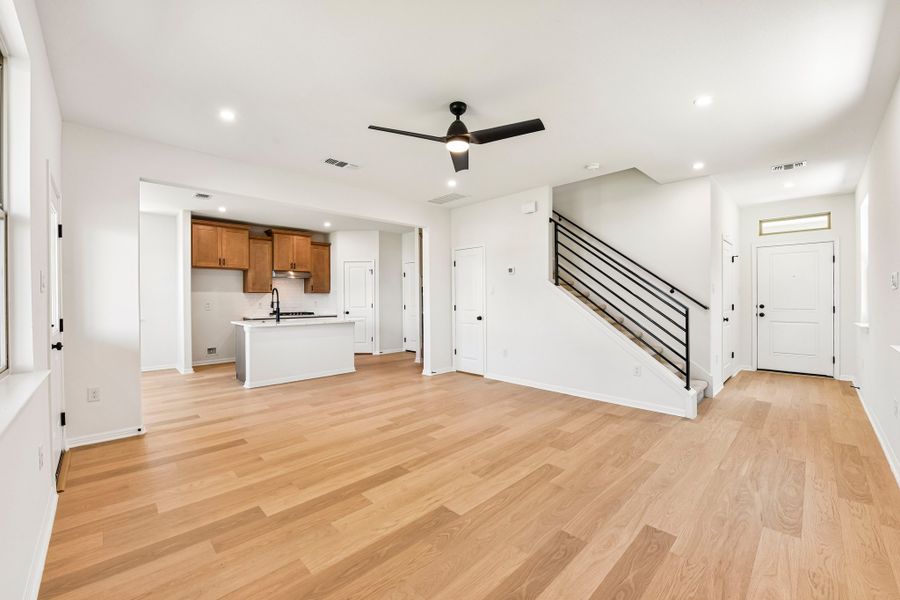 Spacious, unfurnished interior of a new home in Crosswinds, Kyle (Image 13).