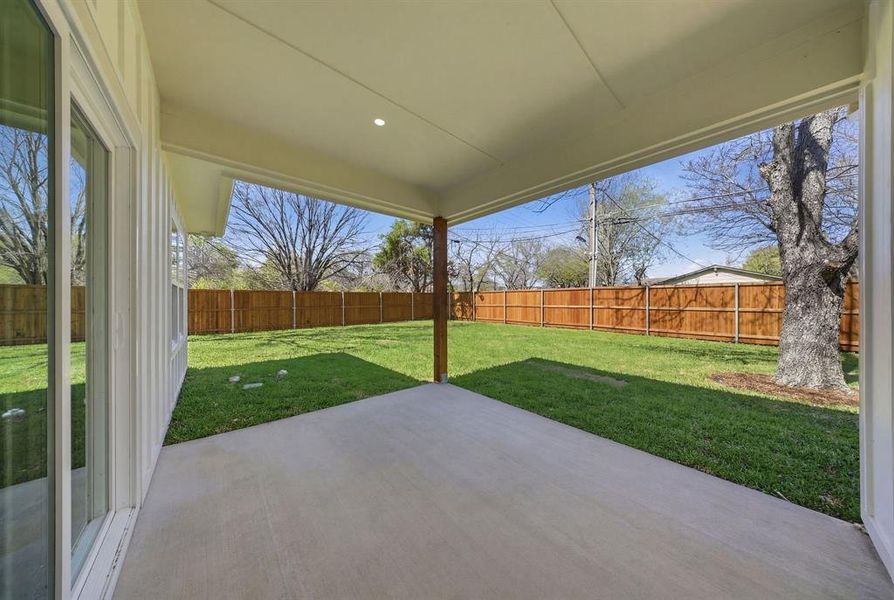 Exterior details and patio area of a home in , Seagoville (Image 3).