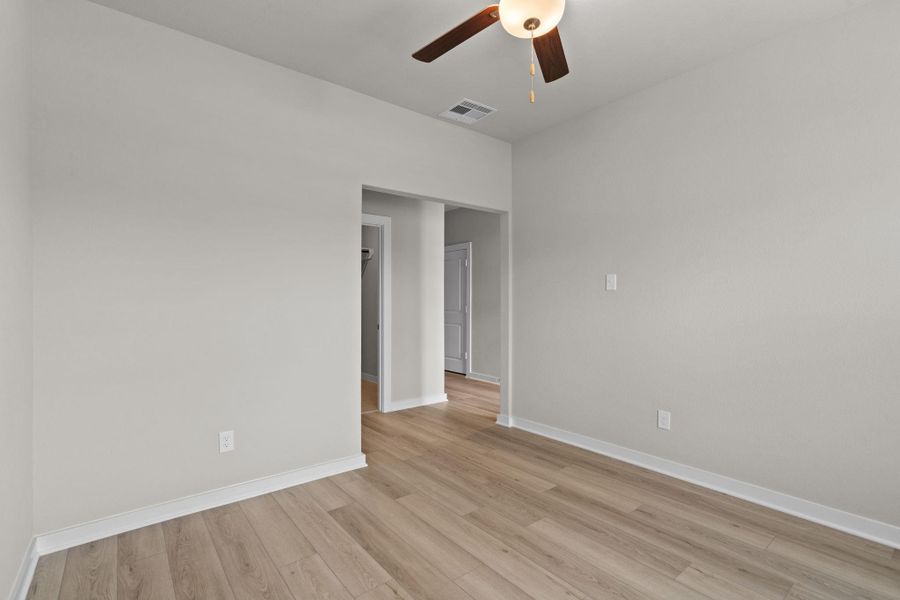 Spacious, unfurnished interior of a new home in Laurel Landing, Alvin (Image 15). Spacious, unfurnished interior of a new home in Laurel Landing, Alvin (Image 15).