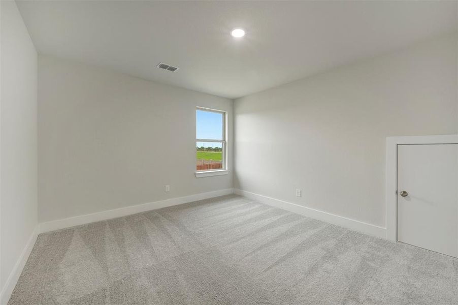 Spacious, unfurnished interior of a new home in Chaparral Park, Oak Point (Image 37).