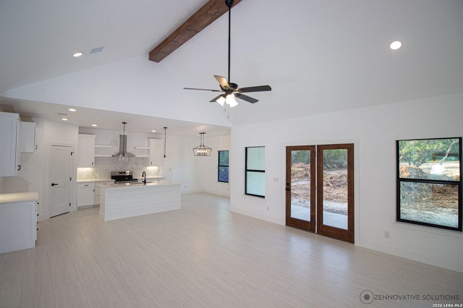 Spacious, unfurnished interior of a new home in , Canyon Lake (Image 17).