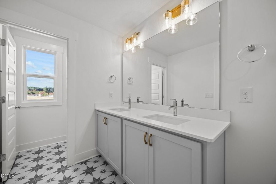 Primary Bath - Sonny & Cher Interior