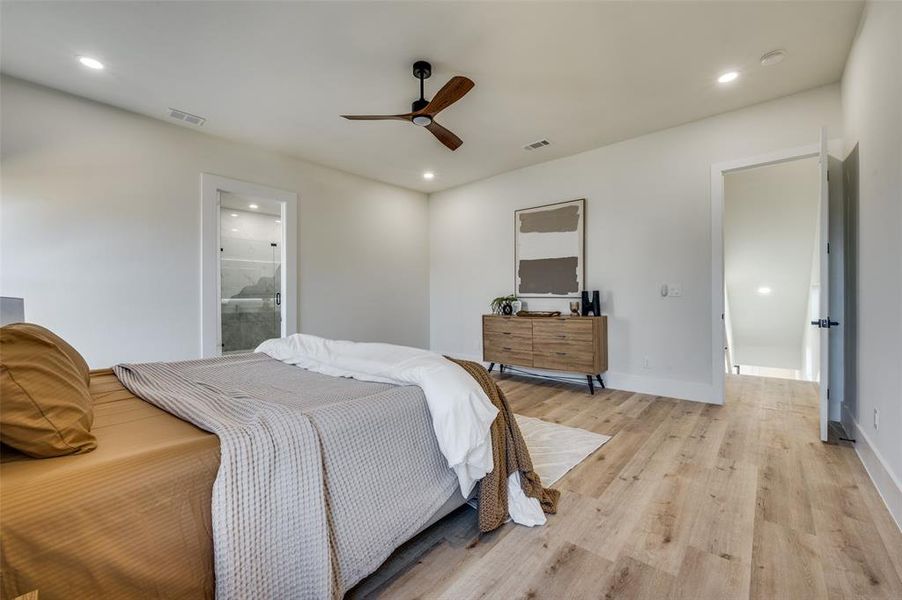 Furnished interior view inside a new home in , Dallas (Image 14). Furnished interior view inside a new home in , Dallas (Image 14).