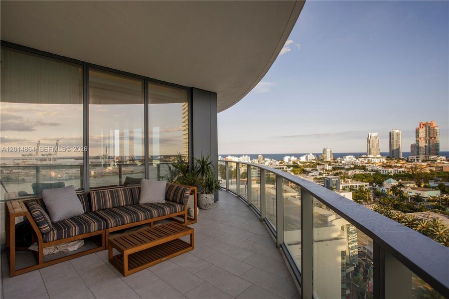 Condo located in Miami Beach, FL showcasing its design and architecture (Image 16).