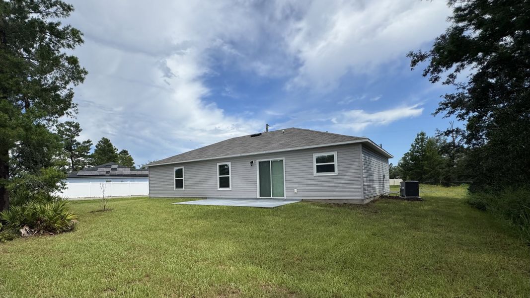Exterior details and patio area of a home in Poinciana, Kissimmee (Image 4).