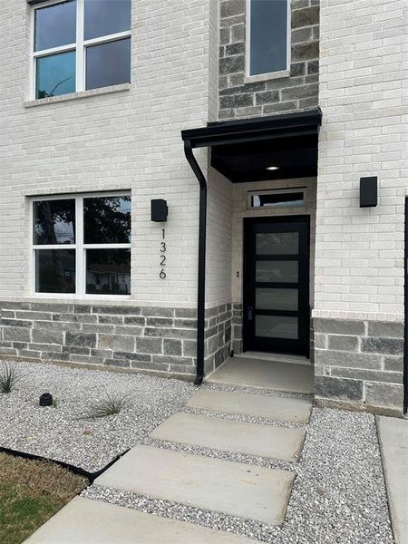 Exterior details and patio area of a home in , Dallas (Image 3).