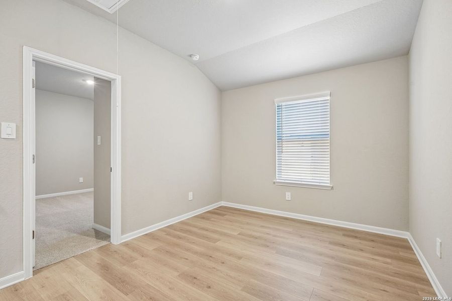 Spacious, unfurnished interior of a new home in Remington Ranch, San Antonio (Image 31).