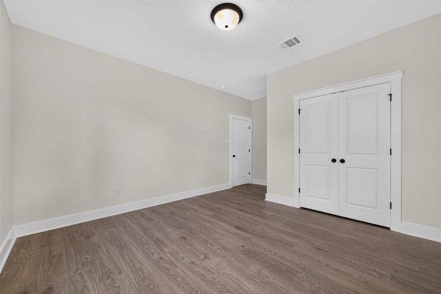 Spacious, unfurnished interior of a new home in Two Step Farm, Montgomery (Image 16).