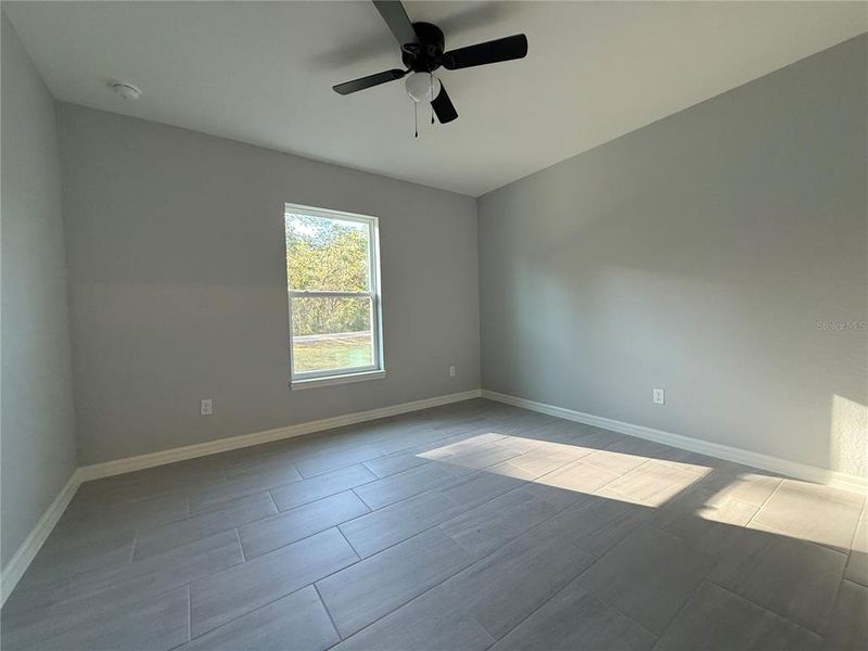 Spacious, unfurnished interior of a new home in , Dunnellon (Image 5).