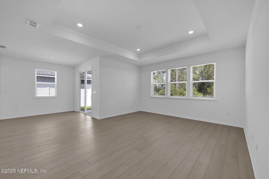 Spacious, unfurnished interior of a new home in Bradley Creek, Green Cove Springs (Image 35).