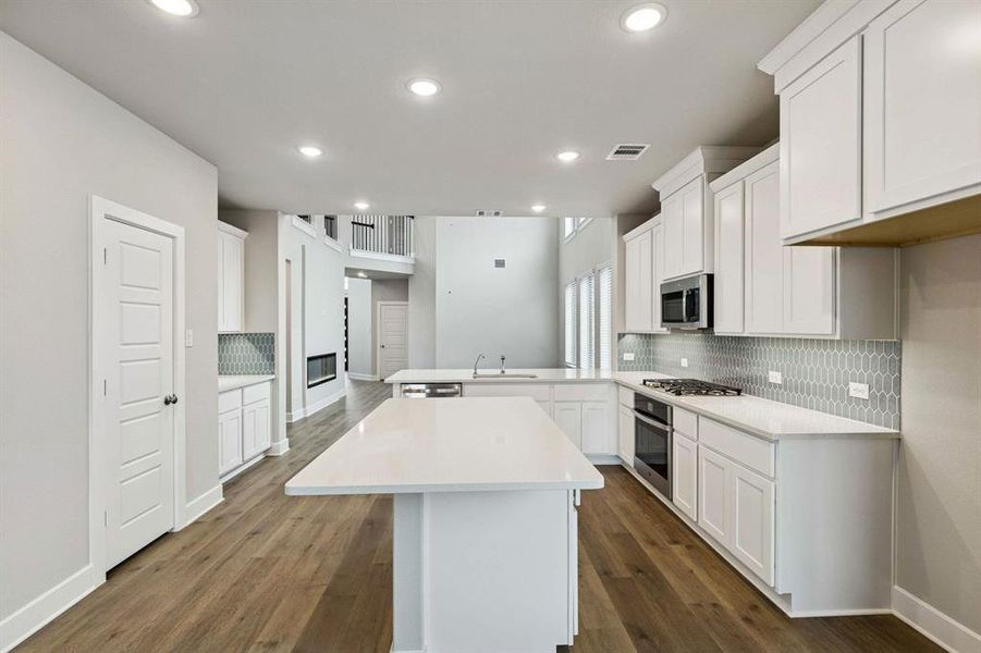 2101 Hazel Lily 2101 Hazel Lily