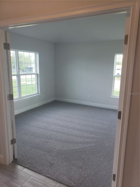 Spacious, unfurnished interior of a new home in Royal Highlands, Weeki Wachee (Image 12).