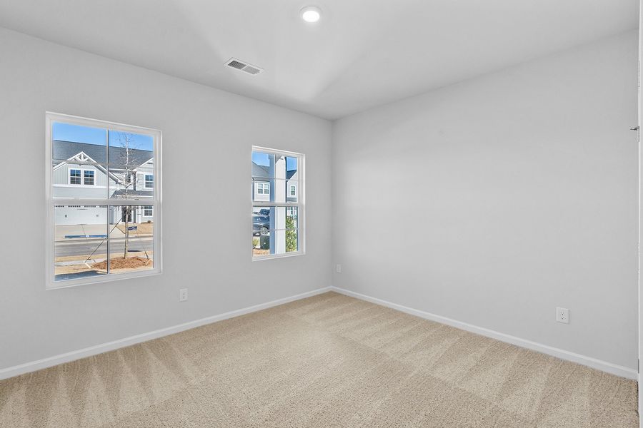 Spacious, unfurnished interior of a new home in Fieldstone, Lexington (Image 27).