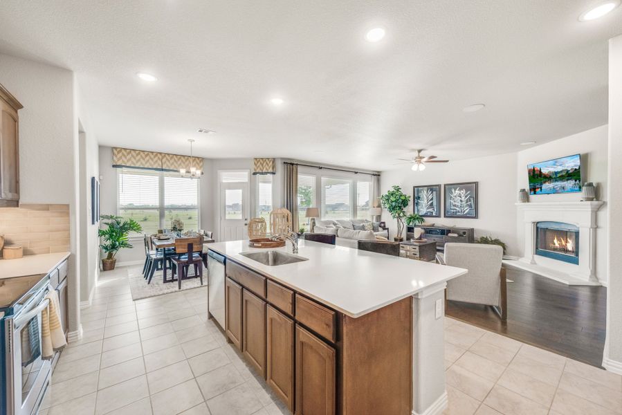 Furnished interior view inside a new home in Oak Valley, Terrell (Image 15).