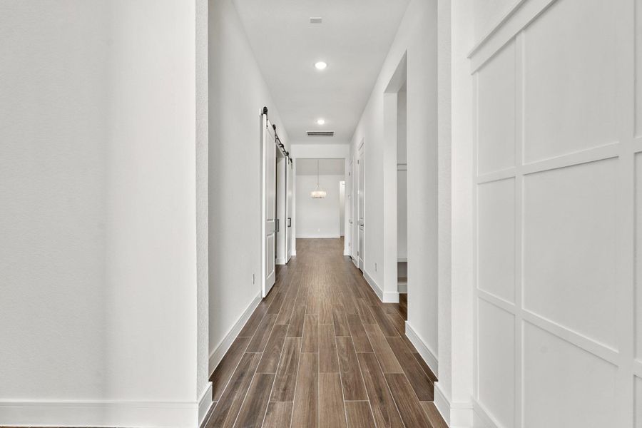 Welcoming foyer (*Photo not of actual home and used for illustration purposes only.)