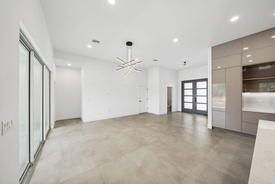 Spacious, unfurnished interior of a new home in , Ocala (Image 43).