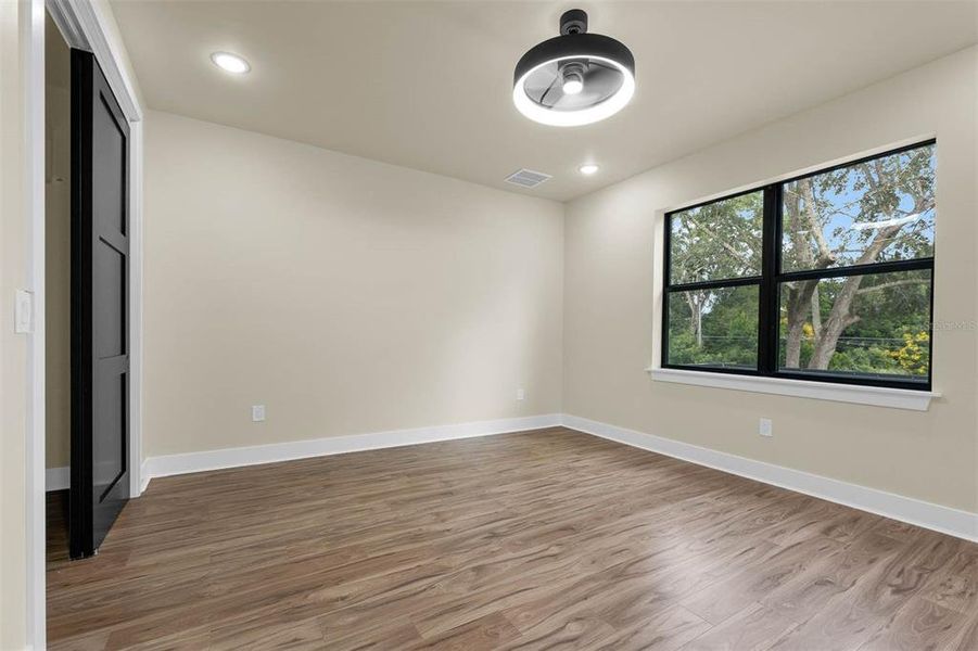 Spacious, unfurnished interior of a new home in , Orlando (Image 21).