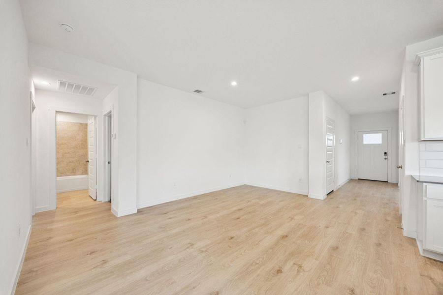 Spacious, unfurnished interior of a new home in , Fulshear (Image 19). Spacious, unfurnished interior of a new home in , Fulshear (Image 19).