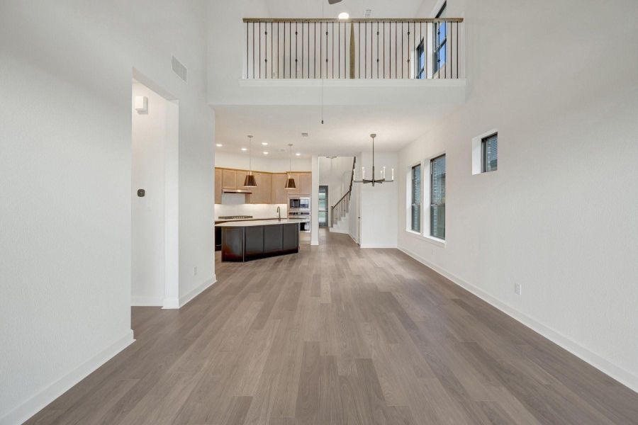 Spacious, unfurnished interior of a new home in Sienna - Grove Collection, Missouri City (Image 33).