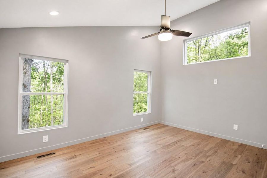 Spacious, unfurnished interior of a new home in , Blue Ridge (Image 24).
