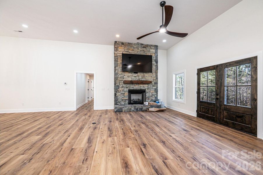 Spacious, unfurnished interior of a new home in , Lenoir (Image 22).