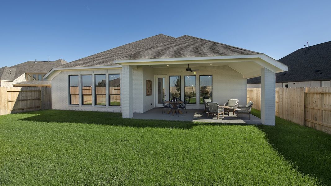 Exterior details and patio area of a home in Midline, Houston (Image 3).