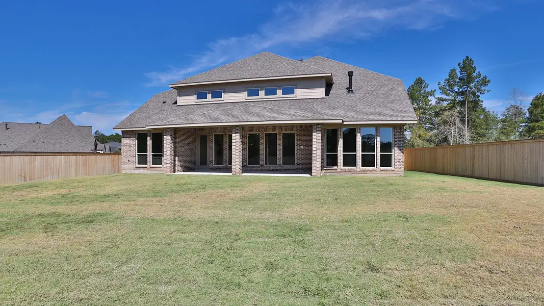 Exterior details and patio area of a home in Kresston 65', Magnolia (Image 2).