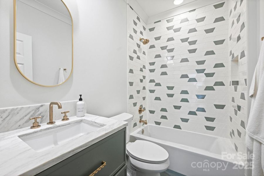 Image 43 of a home in .