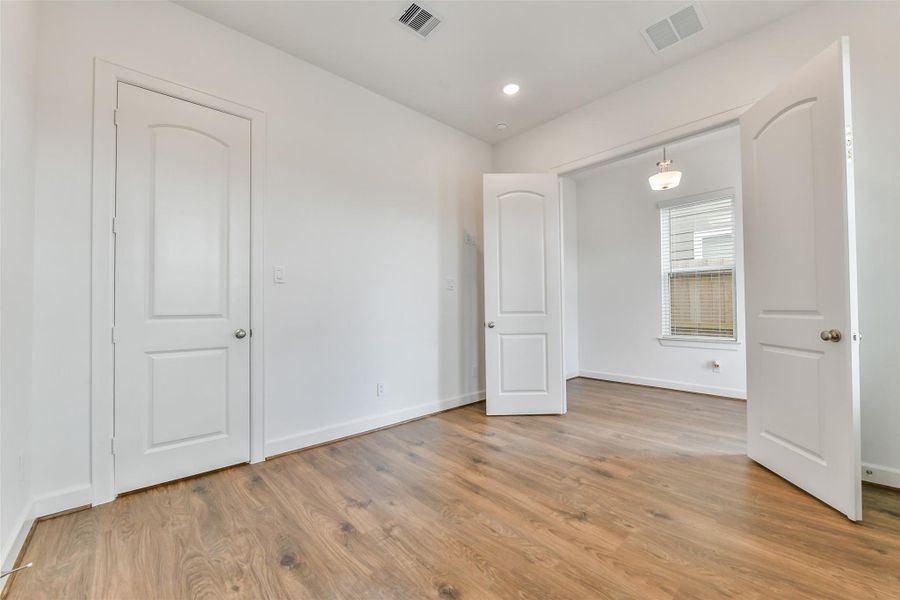 Spacious, unfurnished interior of a new home in Pearland Old Townsite, Pearland (Image 15).