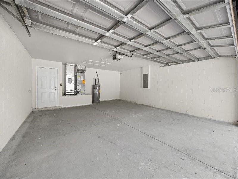 Spacious, unfurnished interior of a new home in , Ocala (Image 30).