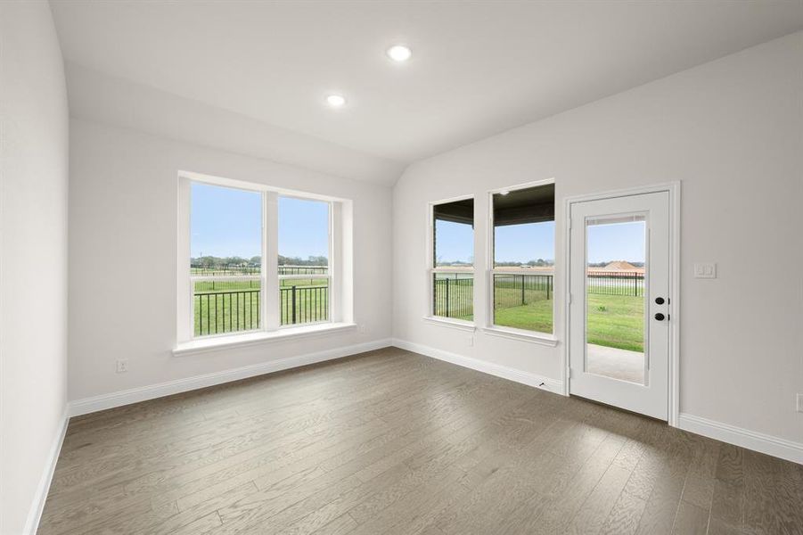 389 Paddle Boat- Dining-3282