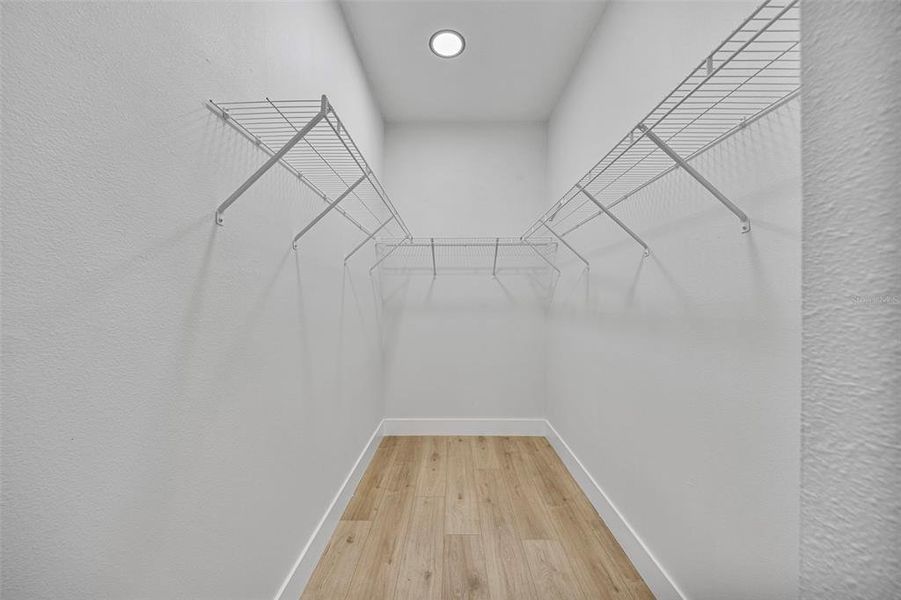 Spacious, unfurnished interior of a new home in , Tampa (Image 24).