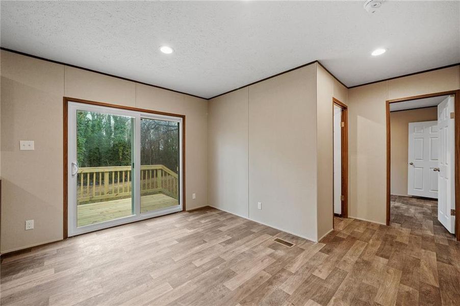 Spacious, unfurnished interior of a new home in , Alto (Image 19).