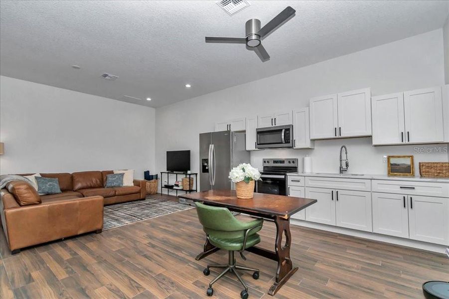 Furnished interior view inside a new home in , Citra (Image 19).