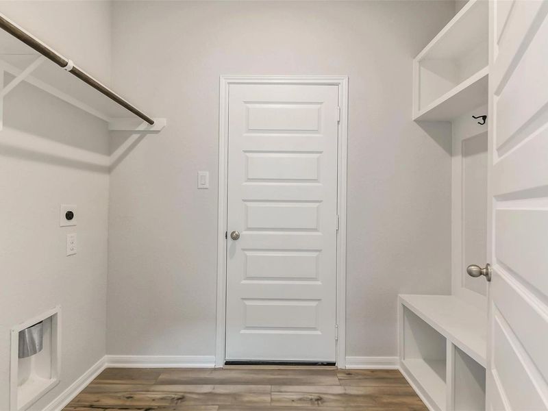 Spacious, unfurnished interior of a new home in Caney Creek Place, Conroe (Image 26).