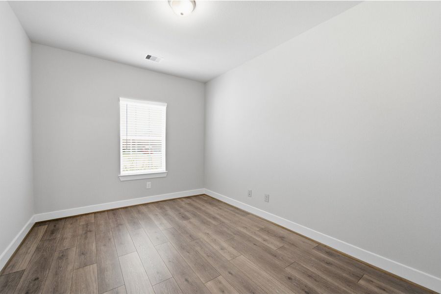 Spacious, unfurnished interior of a new home in Bay Creek, Baytown (Image 21).