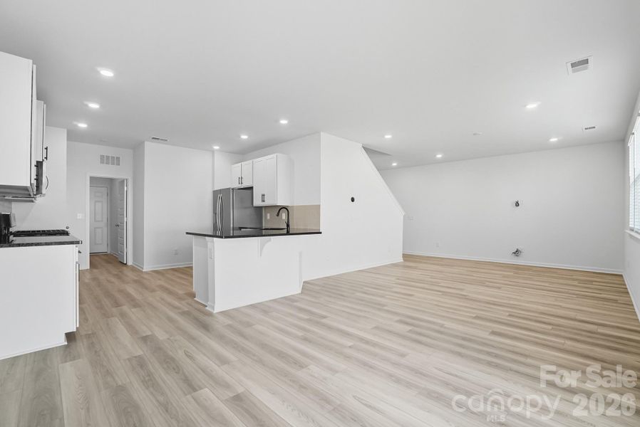 Spacious, unfurnished interior of a new home in Bellina, York (Image 17).