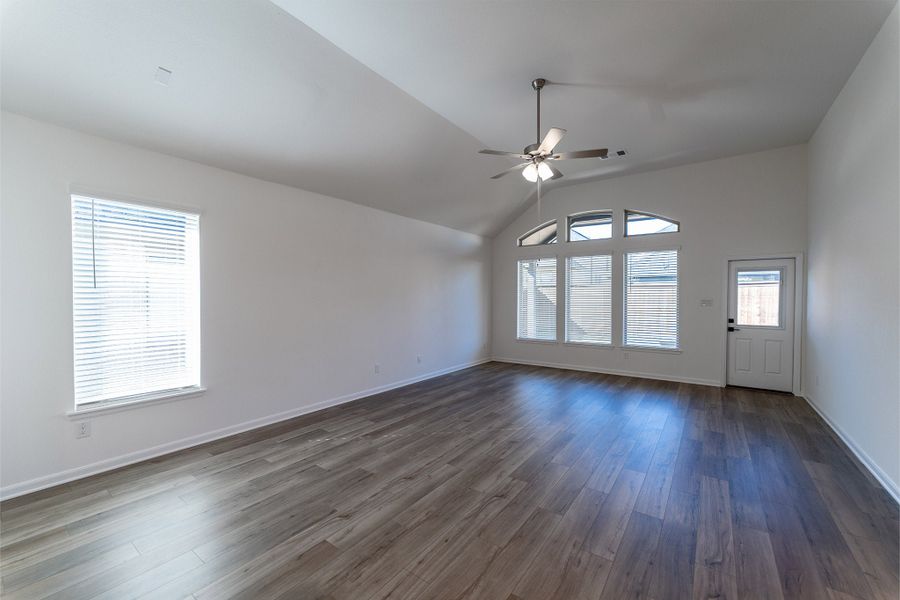 Spacious, unfurnished interior of a new home in La Terra, Celina (Image 20).