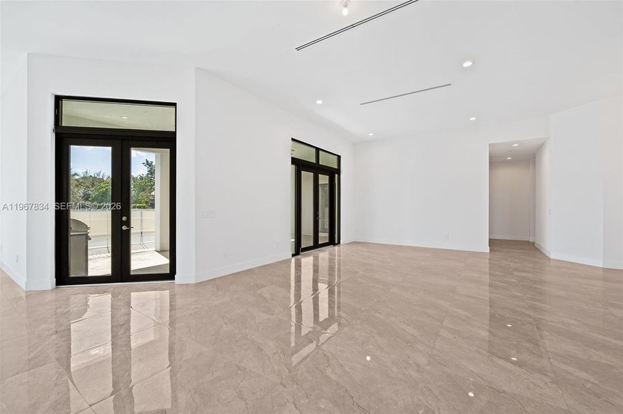 Spacious, unfurnished interior of a new home in , Davie (Image 17).