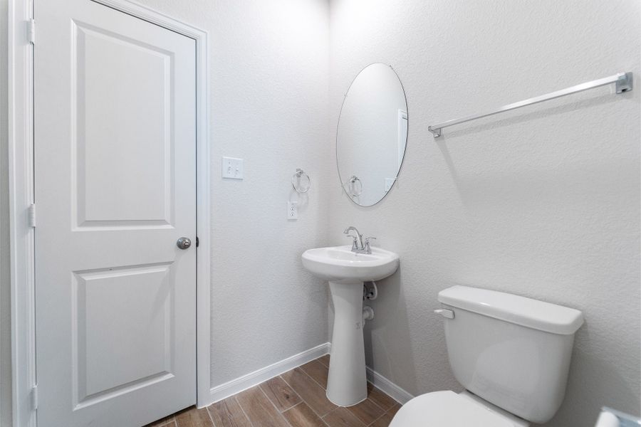 Furnished interior view inside a new home in Lago Mar, Texas City (Image 10).