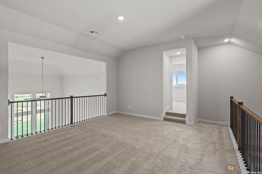 Spacious, unfurnished interior of a new home in Buffalo Crossing, Cibolo (Image 31).