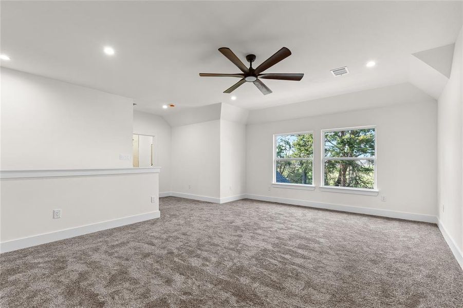 Spacious, unfurnished interior of a new home in , Sherman (Image 32).