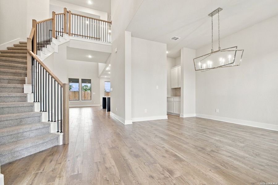 Spacious, unfurnished interior of a new home in Haby Hill 60s, San Antonio (Image 27).