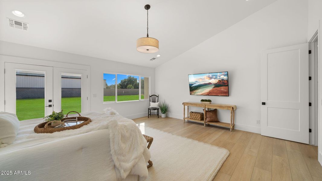 Primary with vaulted ceilings! Primary with vaulted ceilings!