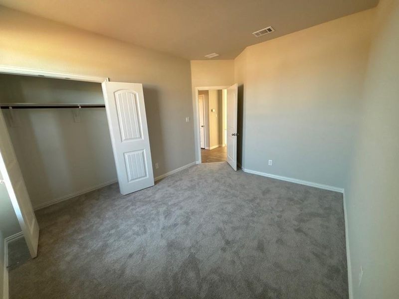 Spacious, unfurnished interior of a new home in Waterford Park, Weatherford (Image 13).