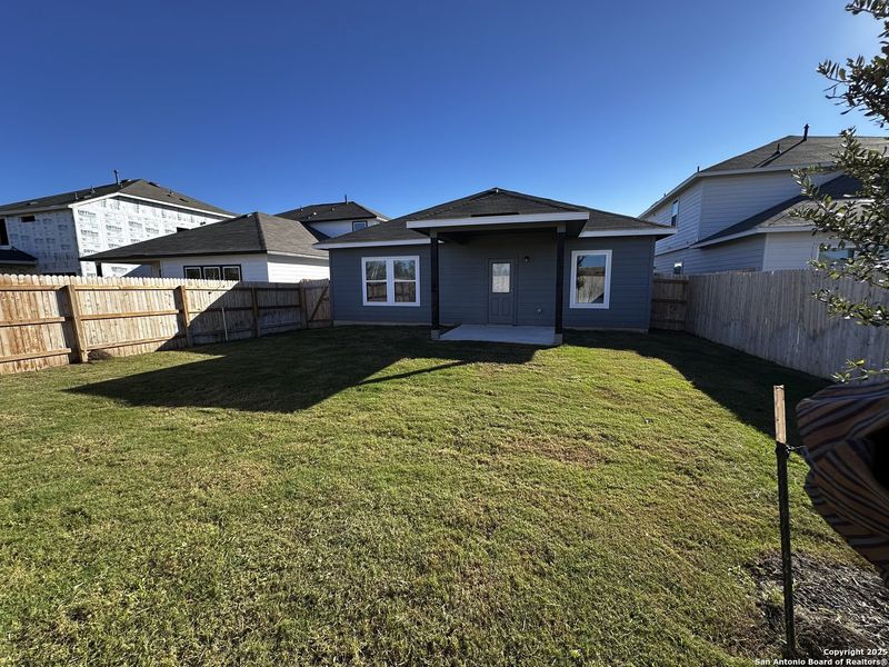 Exterior details and patio area of a home in Hennersby Hollow, San Antonio (Image 3).