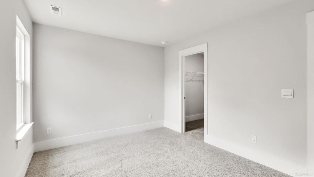 Spacious, unfurnished interior of a new home in Vineyard Trail, Jacksonville (Image 32).