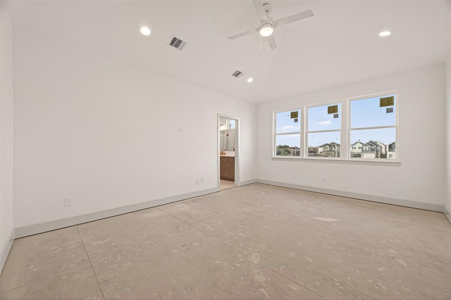 Spacious, unfurnished interior of a new home in , Houston (Image 20).