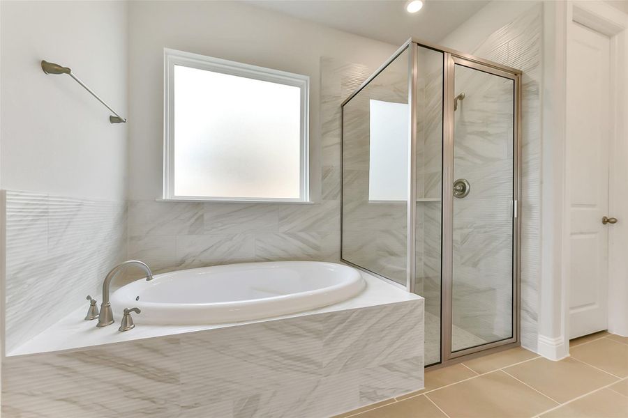 Furnished interior view inside a new home in Evergreen 50', Conroe (Image 10).